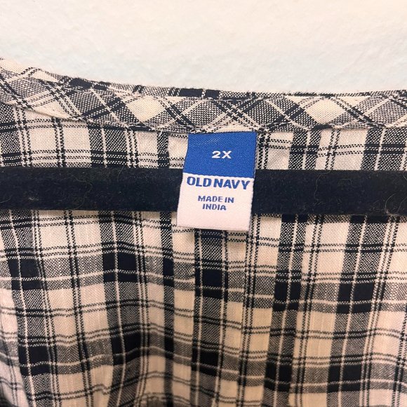 Black and White Plaid Button Up w Rounded Collar - Picture 3 of 3